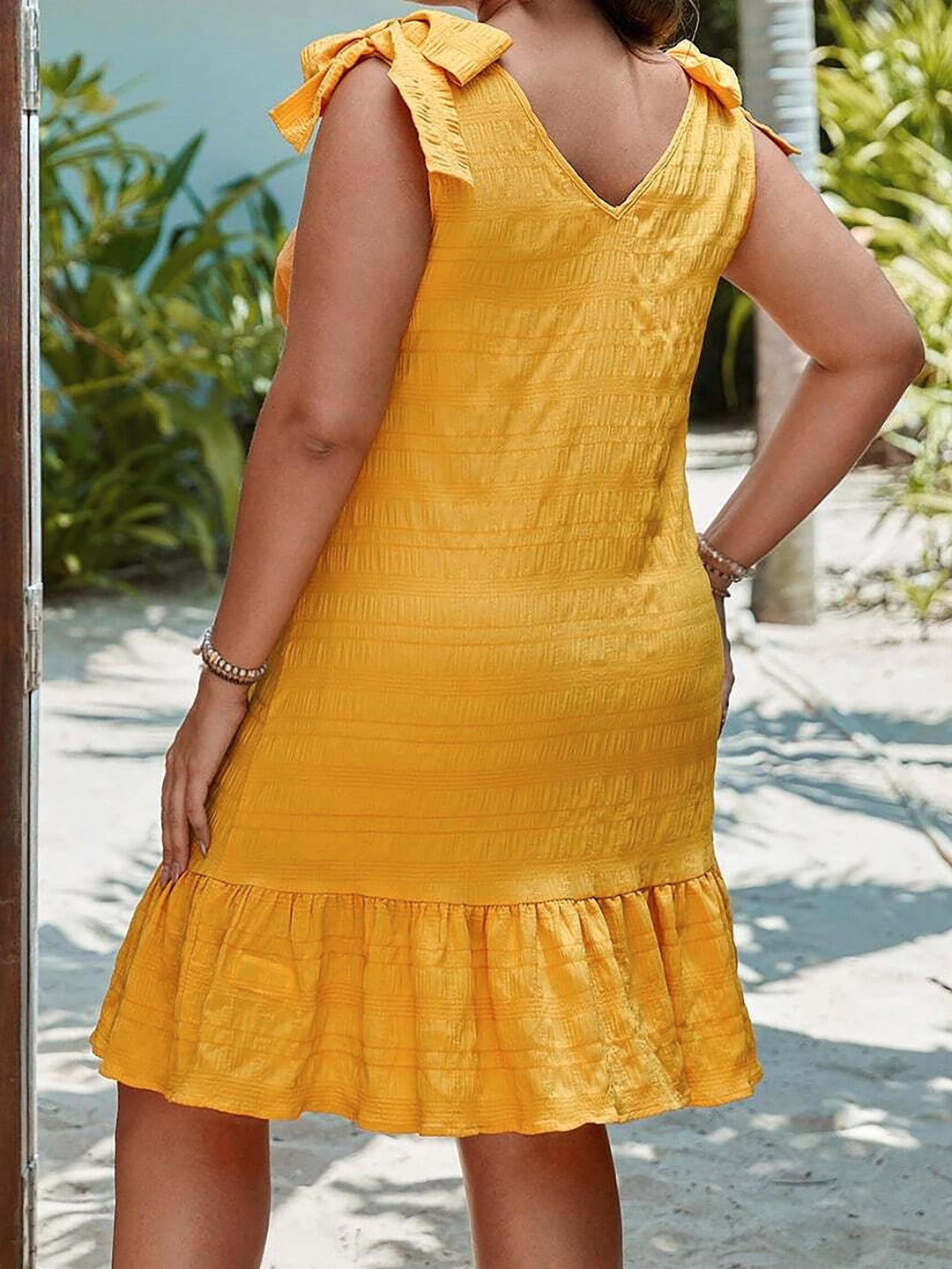 Viviane | Élégante Robe Pinafore Noire sans Manches avec Volants